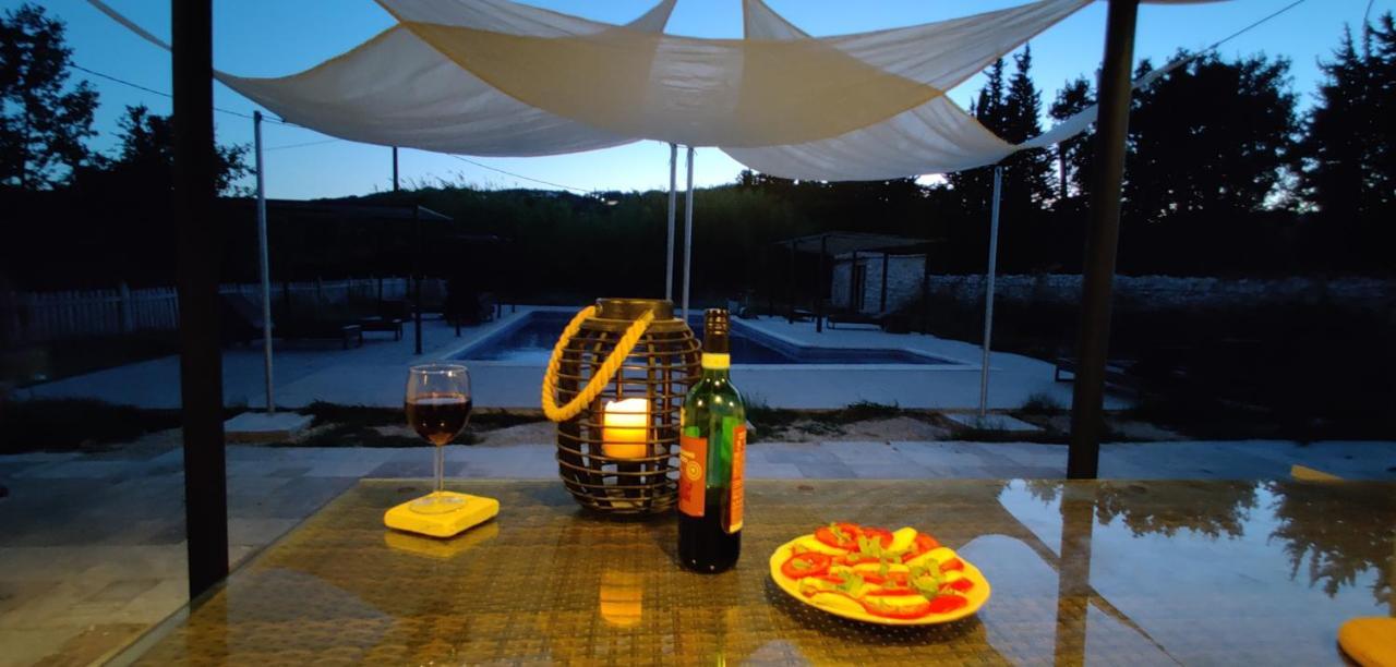 דירות רושפור-דו-גאר Superbe Chambre Avec Terrasse, Parking Prive, Jardin, Calme, Climatisation, 10 Mn Pont Du Gard #7 מראה חיצוני תמונה